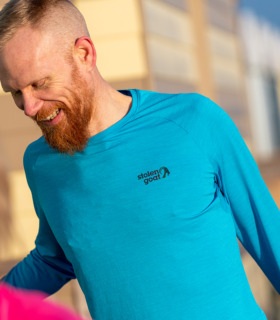Man wearing the blue long sleeved running top