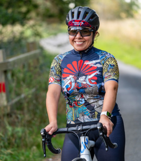 Woman wearing Onna cycling jersey